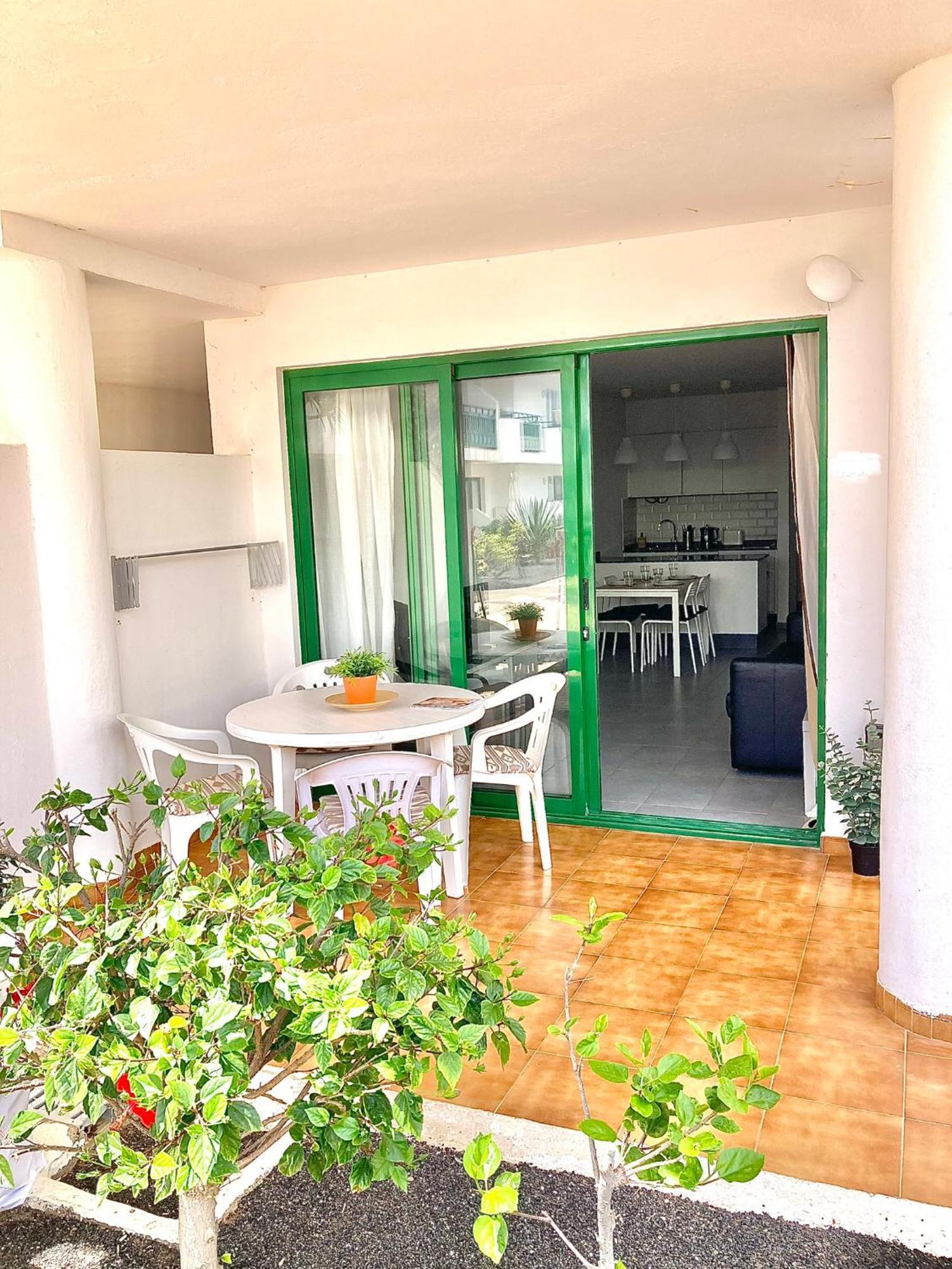 Ground Floor Apartment With Pool, Next To The Beach Costa Teguise Eksteriør billede